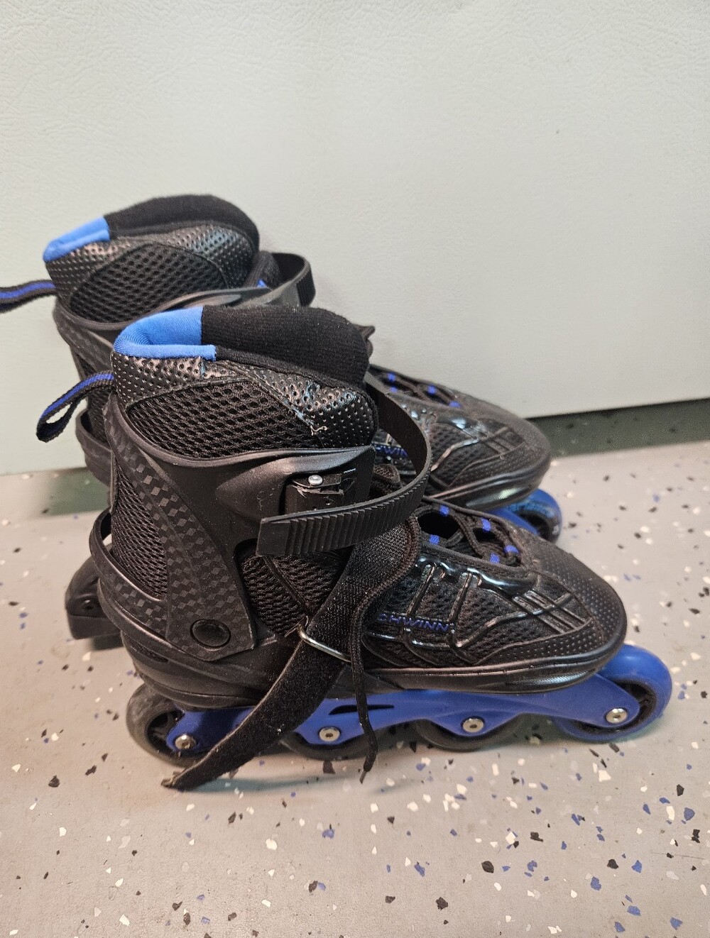 Black & Blue Kids Inline Roller Blades Skates - Schwinn Size 8/9 Kids